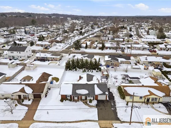 15 Drexel Ter, Monroe Township, NJ 08831