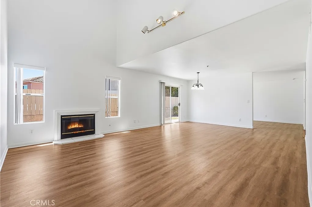 3 bed, 1894 sqft, $3,800 — Photo 2