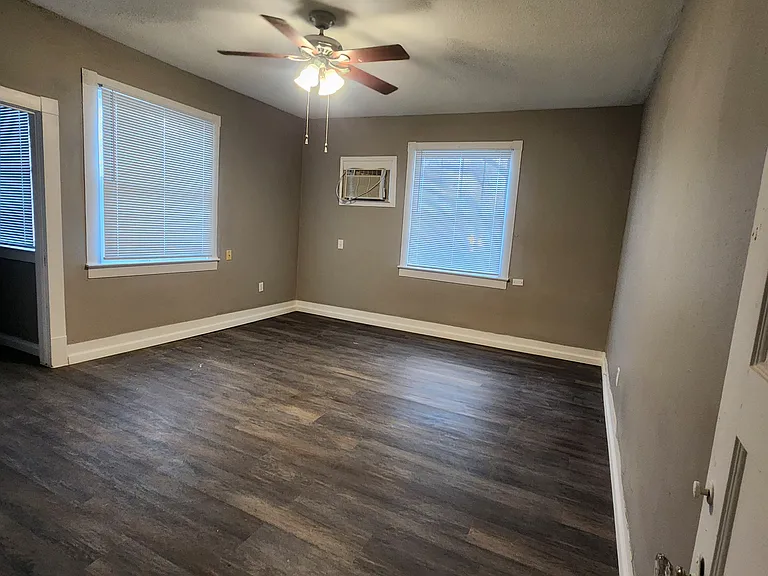 1027 W Mistletoe Ave #2 — Photo 9