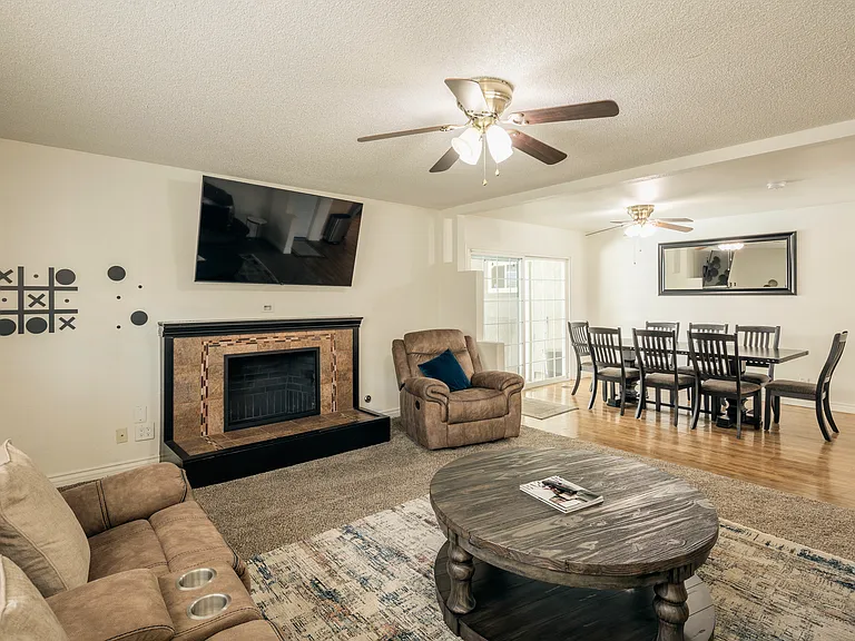 6495 N Angus St — Photo 32