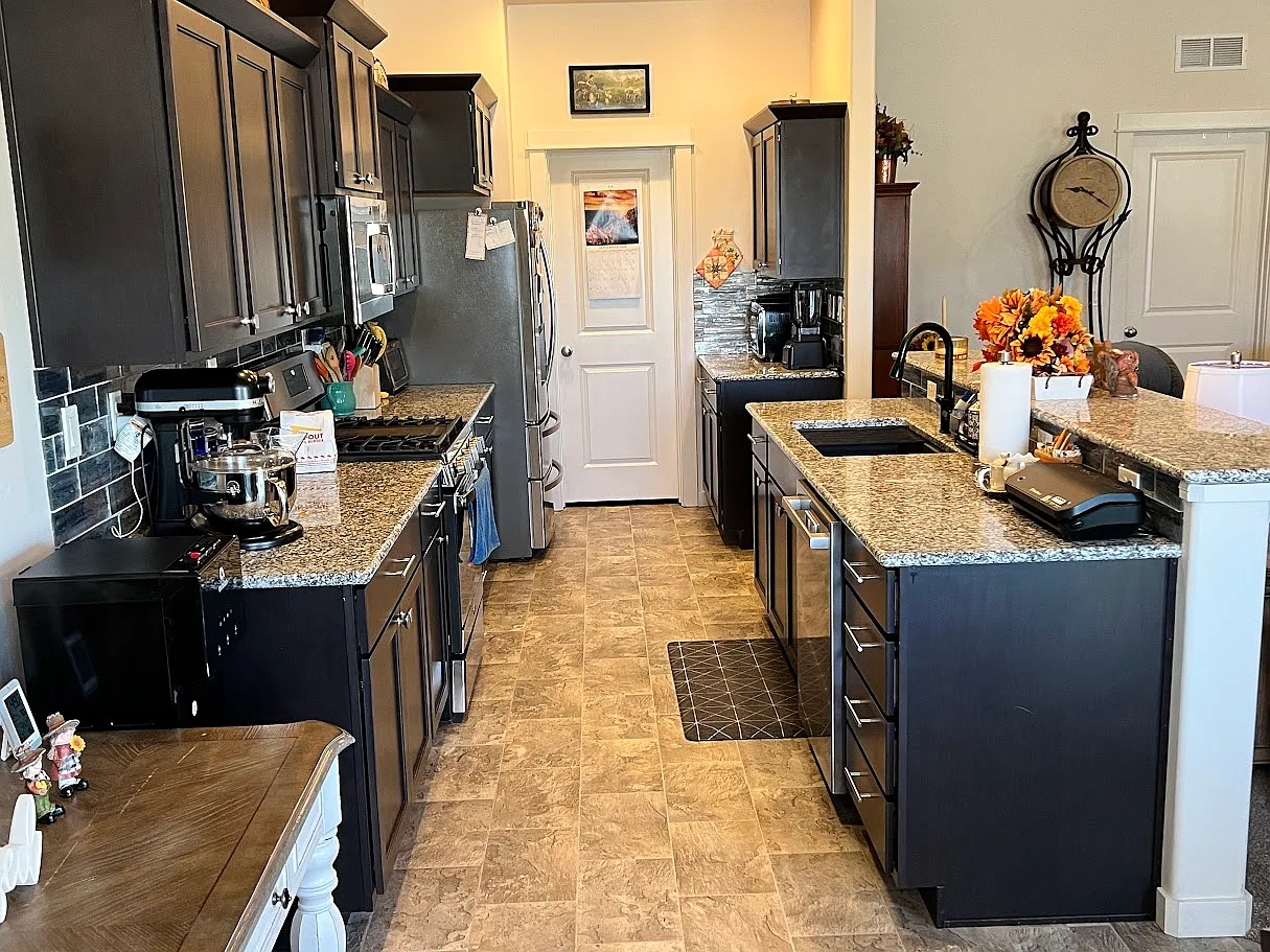 4 bed, 2369 sqft, $2,600 — Photo 4
