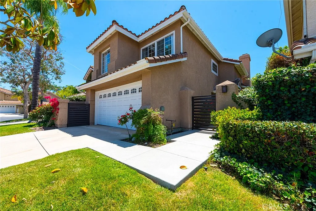 Building Photo - 24722 Via Madera
