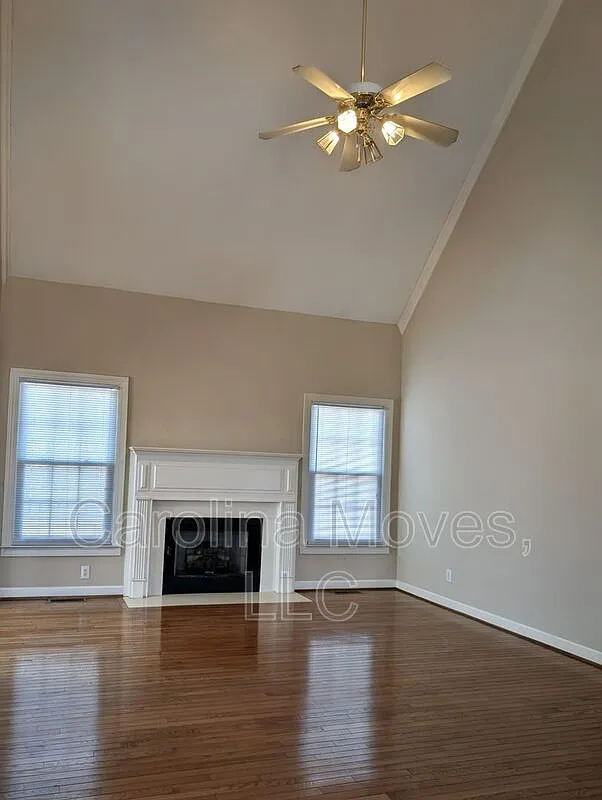 4 bed, 2.5 bath, $2,249 — Photo 4