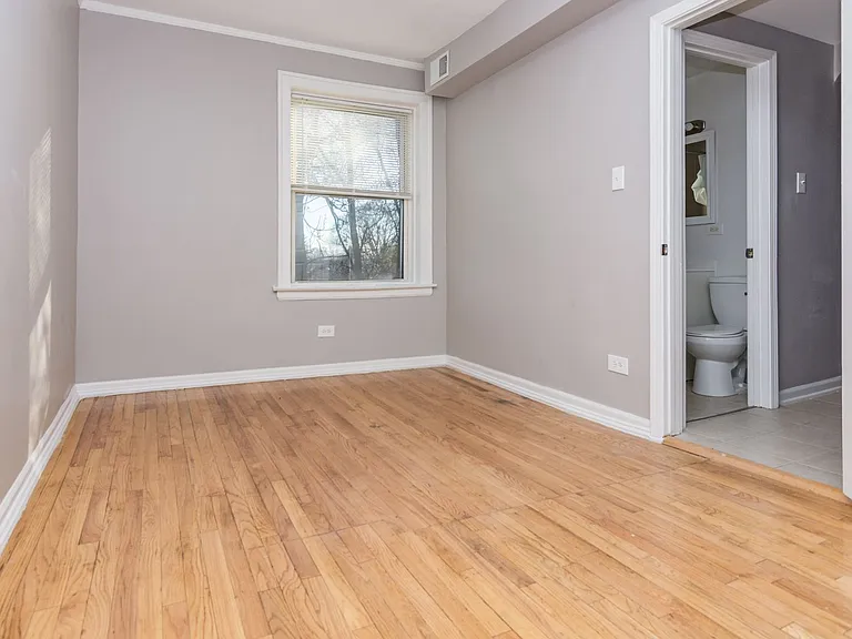 1115 E 81st Street — Photo 15
