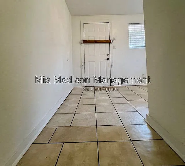 211 W 59th St #A — Photo 18