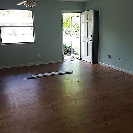 4th image of 2705 NW 47th Pl