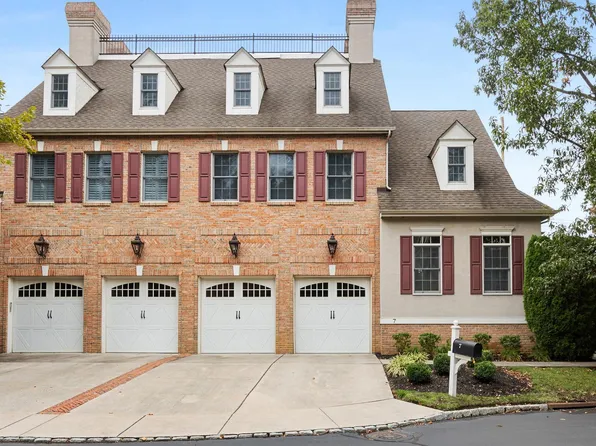 7 Collins Mill Ct, Moorestown, NJ 08057