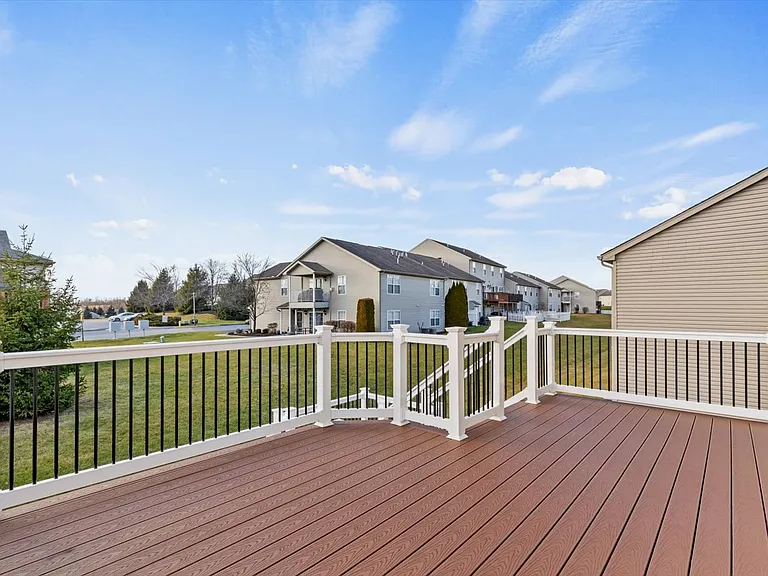 233 Thrush Dr — Photo 32