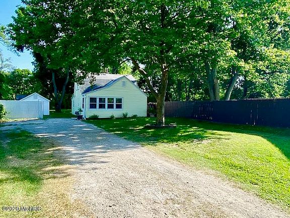 2nd image of 125 Maplelawn St SE