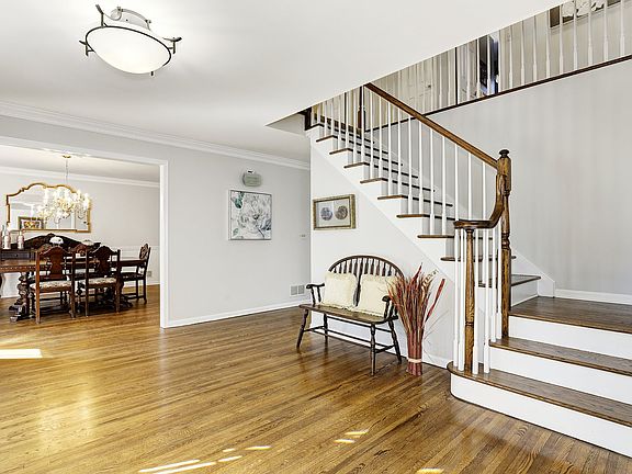 ENORMOUS WELCOMING ENTRY