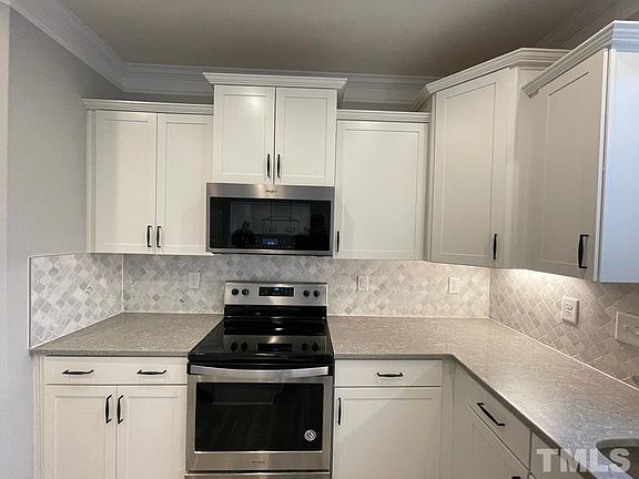 3rd image of 615 Heartpine Dr