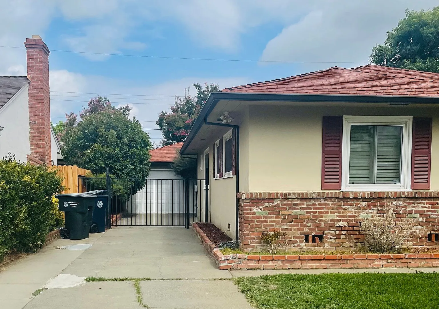 Gorgeous 3 bed/1.5 bath home in Hollywood Park — Photo 2