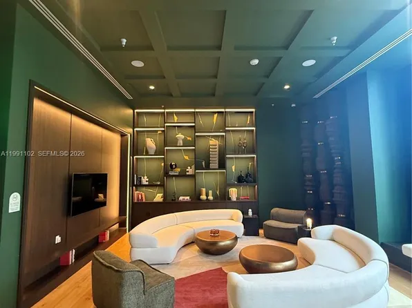 11 NE 6th St #706, Miami, FL 33132