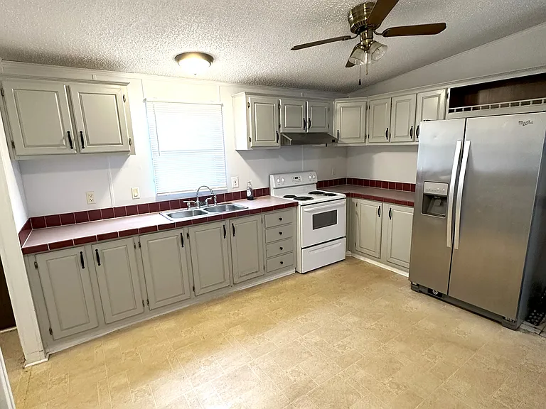 112 Josie Ct — Photo 4