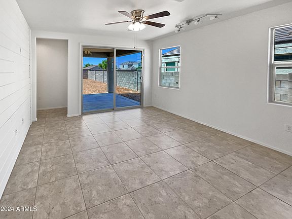 3rd image of 30735 W CLARENDON Avenue