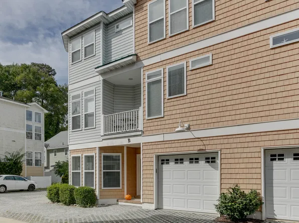 4815 Lake Dr #B, Virginia Beach, VA 23455