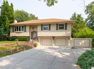 1609 Thomas Dr, Bellevue, NE 68005