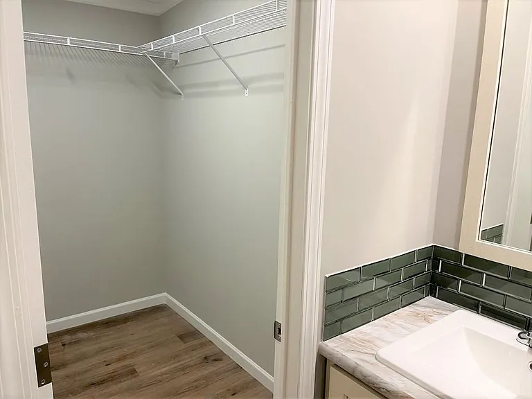 1077 Cloverleaf Cir #1077 — Photo 15
