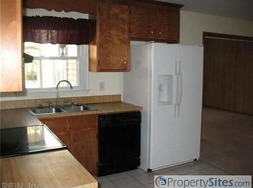 1st image of 989 Red Oak Cir