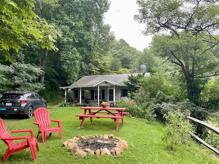 203 Christian Creek Rd — Photo 1