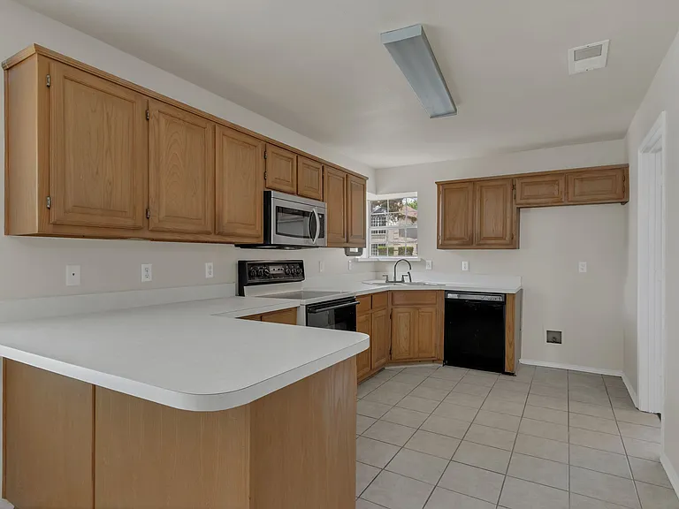 2140 Teal Ct — Photo 13