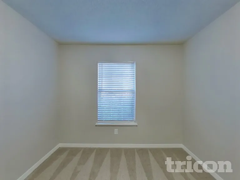 470 Shamrock Ave S — Photo 12