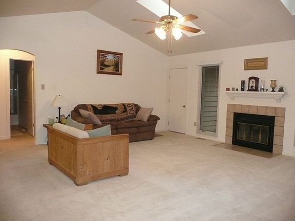 Huge Family Room w/Vaulted Ceiling, Skylights, Gas Log FP