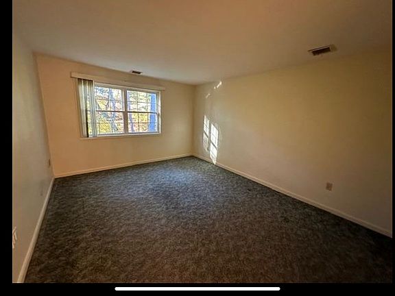 5th image of 8 Louisburg Sq APT 8
