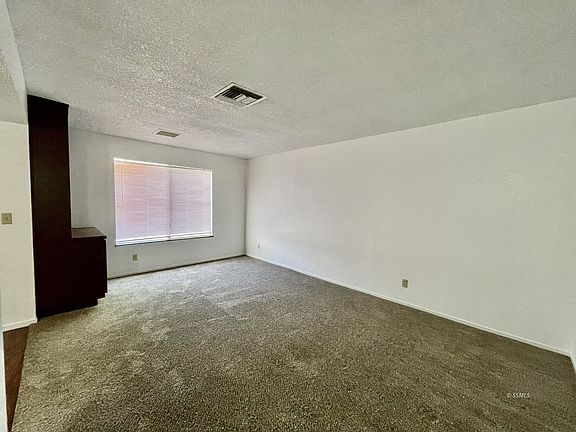 4th image of 605 S Silver Ridge St