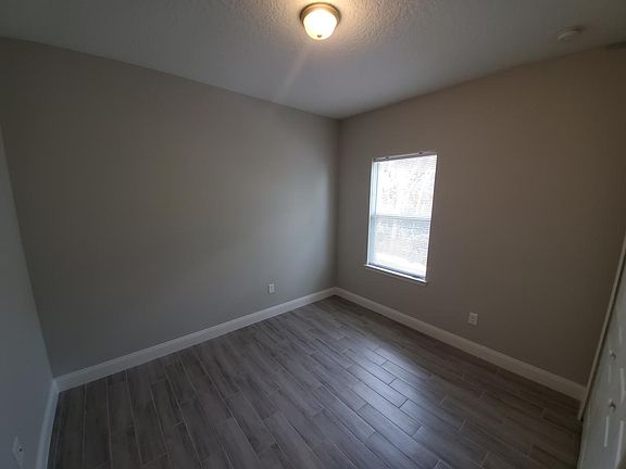 5th image of 215 Grouper Ct