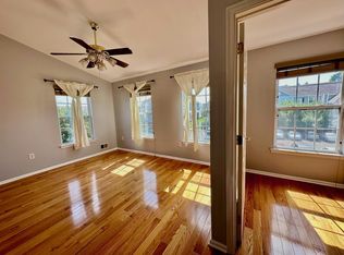 111 Pointe Of Woods Dr, Parlin, NJ 08859