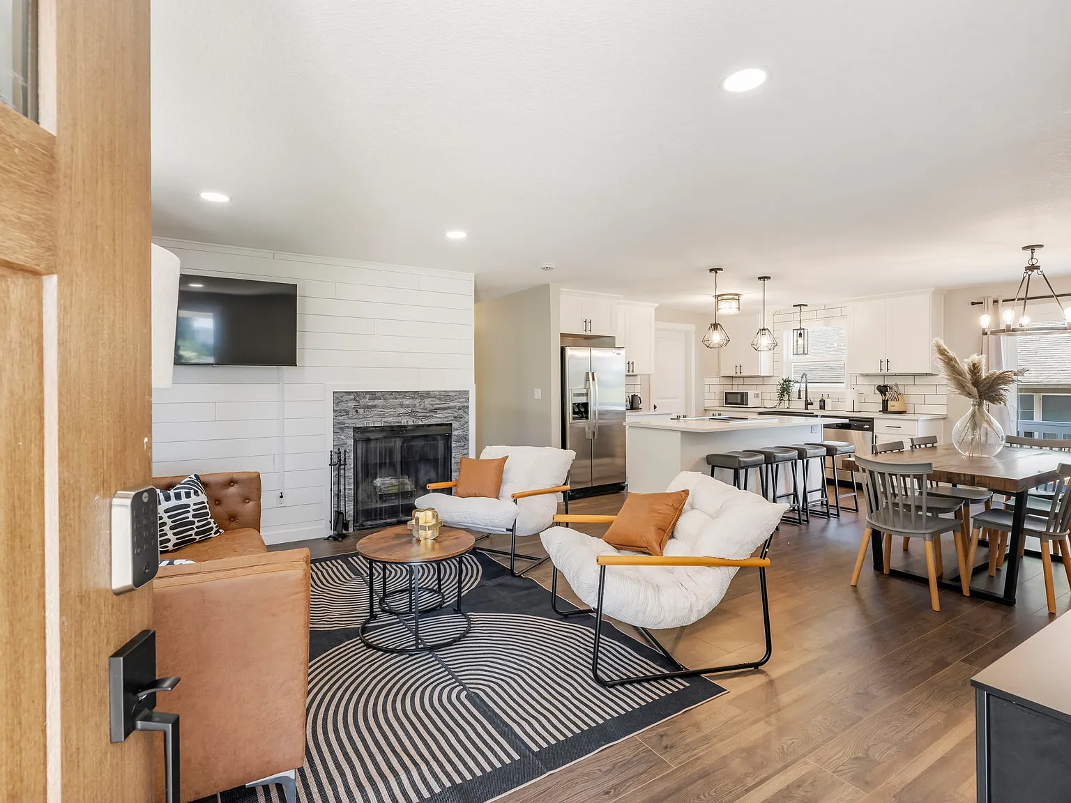 6100 Barclay St — Photo 3