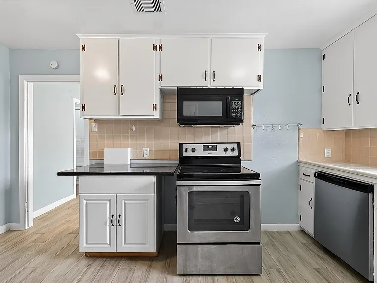 3428 Bradford St — Photo 14