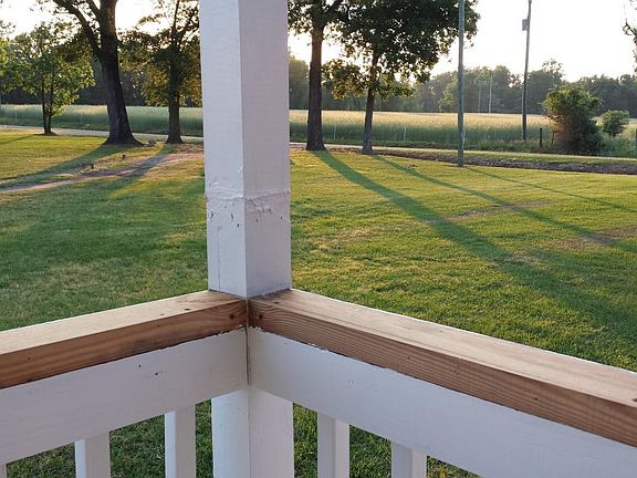Quiet Country Livin' - corner porch view