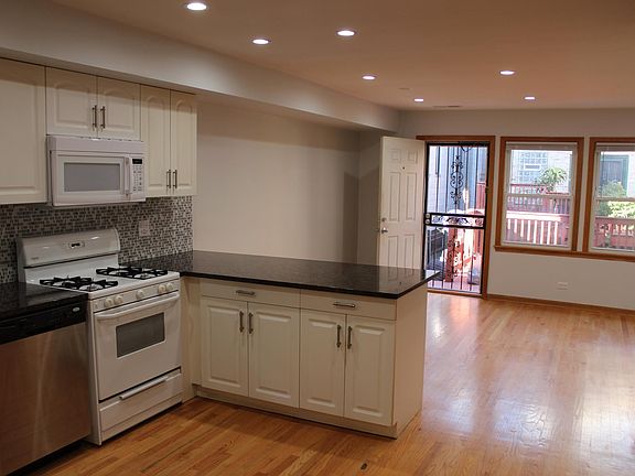 4th image of 1833 N Wolcott Ave #Coach