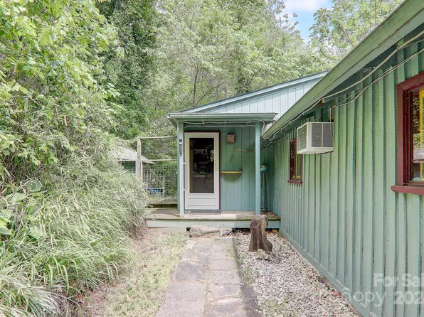 202 Clover Ln, Swannanoa, NC 28778