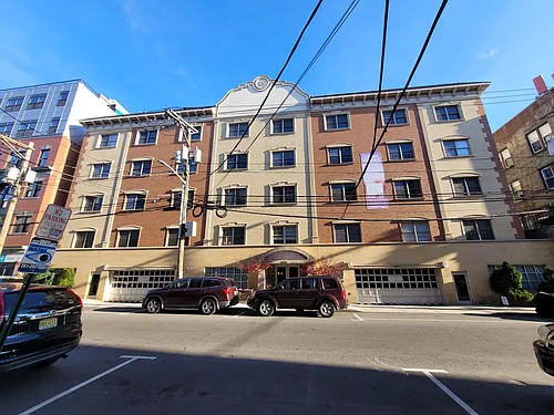 Solo at Hudson Photo 1