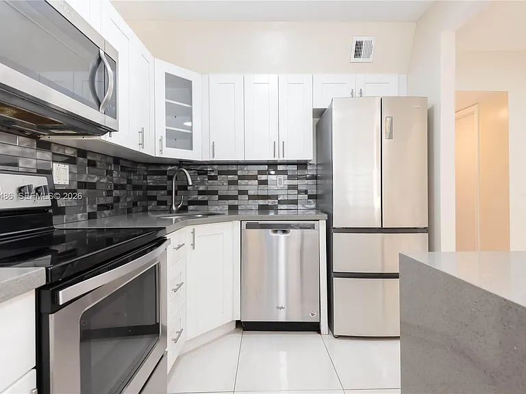 300 NW 42nd Ave #411 — Photo 7