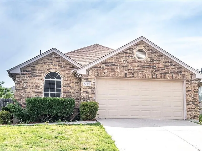 1705 Vista Verde Cir — Photo 1