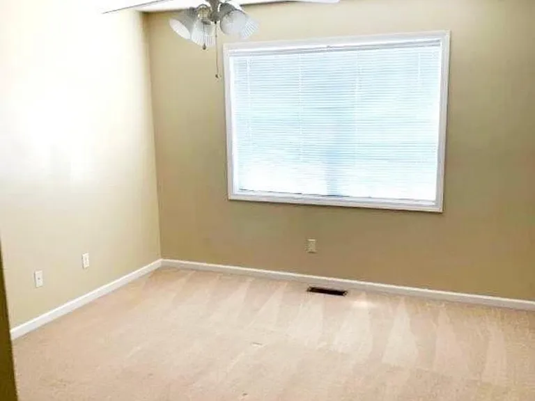 124 N Springview Dr — Photo 10