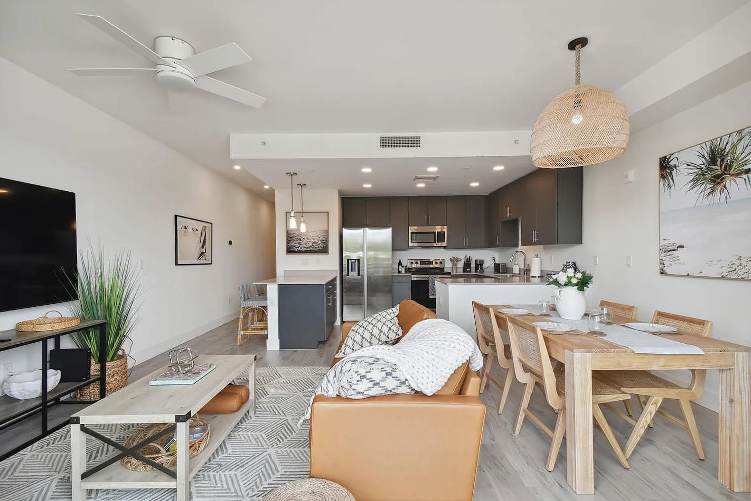 2 bed, 1.5 bath, 850 sqft, $3,514 — Photo 2