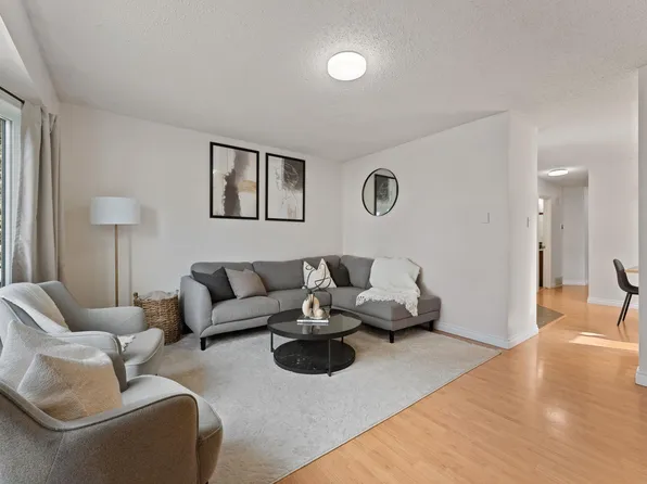 4621 126th Ave NW, Edmonton, AB T5A 4L1