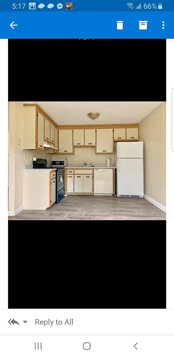 Building Photo - 2400 Skyline Dr #1