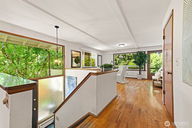 4th image of 1107 Sequalish Street
