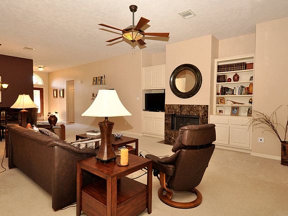 3rd image of 10560 Parkside Dr
