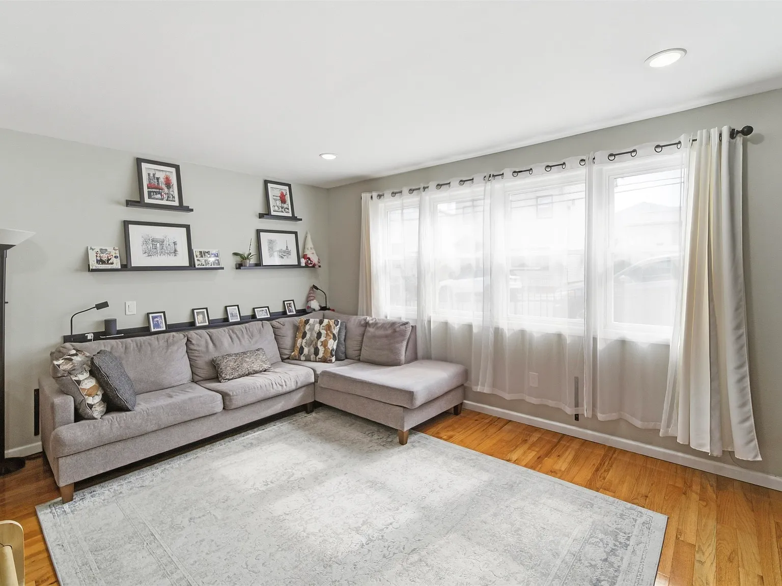 2 bed, 1.0 bath, $2,800 — Photo 3