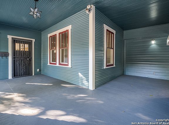 4th image of 1041 W Agarita Ave