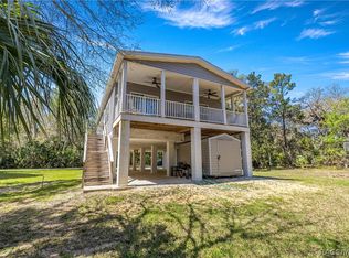 3725 N Suwannee Poin, Crystal River, FL 34428