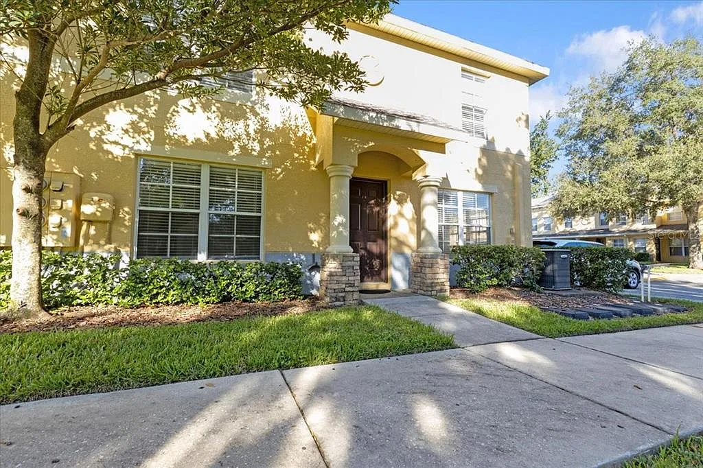 3 bed, 2.5 bath, 1363 sqft, $1,600 — Photo 2