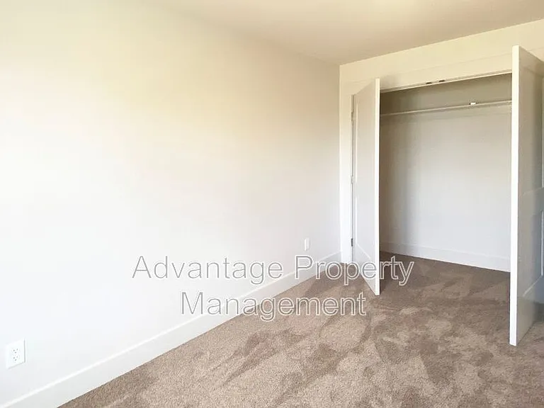 1786 S 9th St — Photo 15